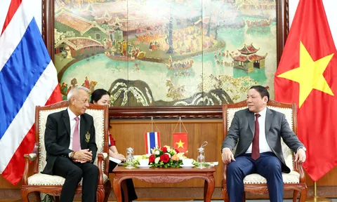 Bộ trưởng Nguyễn Văn Hùng tiếp Bộ trưởng Bộ Du lịch - Thể thao Thái Lan và Chủ tịch Liên đoàn Bắn súng châu Á