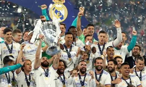 Huyền thoại Thierry Henry khẳng định Benzema xứng đáng giành "Quả bóng Vàng" 2022