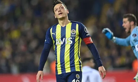 Mesut Ozil muốn kết thúc sự nghiệp tại Fenerbahce