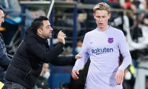 Tiền vệ Frenkie de Jong được huấn luyện viên Xavi thuyết phục rời Barcelona
