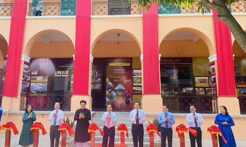 Khai mạc triển lãm chuyên đề "Về nơi lưu dấu chân Người"