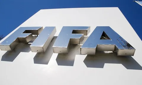 FIFA bị chỉ trích vì trận đấu vòng play-off World Cup diễn ra ở Qatar vào mùa hè