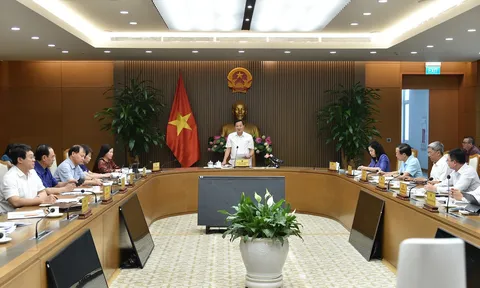 Chưa tăng học phí, kiểm soát chặt giá sách giáo khoa