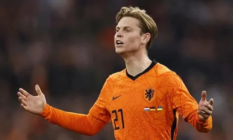 De Jong "dội gáo nước lạnh" vào hy vọng của Manchester United