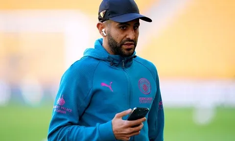 Tiền đạo Riyad Mahrez cam kết tương lai tại Man City