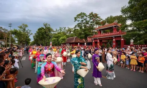 Lễ hội đường phố "sắc màu văn hóa” khuấy động Cố đô Huế