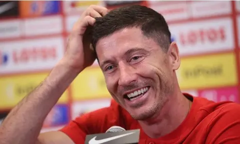 Tiền đạo Robert Lewandowski sẽ không hội quân để gây sức ép lên Bayern Munich