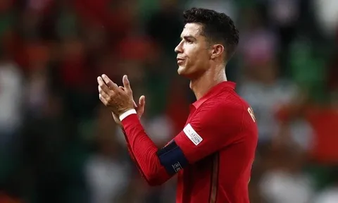 Cristiano Ronaldo chấp nhận giảm lương để rời Man United trong mùa hè 2022