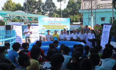 Khai giảng Lớp kỹ năng phòng chống đuối nước và dạy bơi miễn phí cho thanh thiếu nhi mồ côi