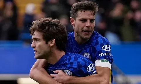 Chủ tịch Chelsea đích thân chào bán 2 cầu thủ cho Barcelona