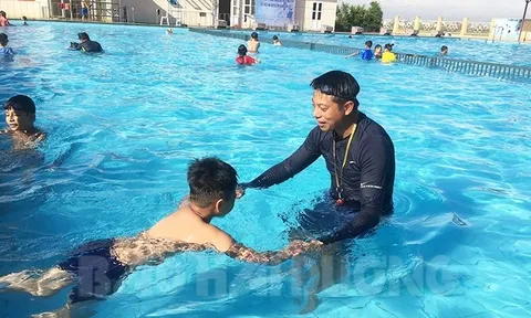 Huyện Cẩm Giàng dạy bơi miễn phí cho hơn 160 thiếu niên, nhi đồng