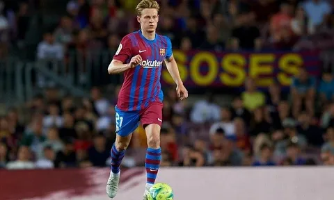 Tiền vệ Frenkie de Jong làm khó Ban lãnh đạo Barcelona
