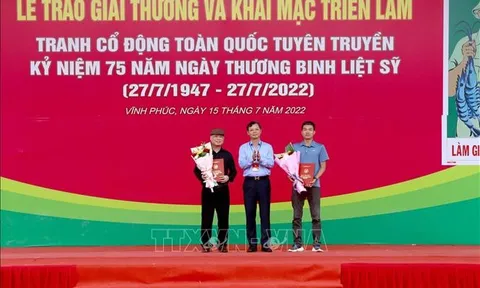 Trao giải thưởng tranh cổ động tuyên truyền kỷ niệm 75 năm Ngày Thương binh - Liệt sỹ