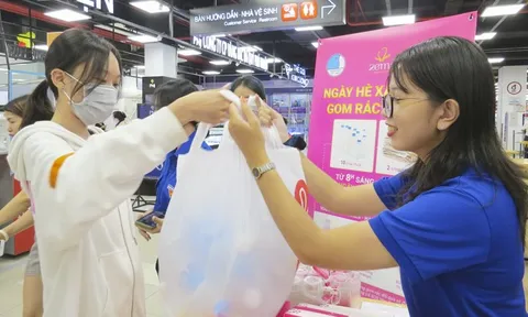Những việc làm ý nghĩa từ chương trình đổi rác lấy quà ở Nha Trang