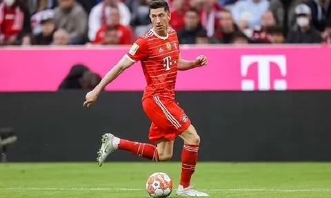 Robert Lewandowski giảm lương để được khoác áo Barcelona
