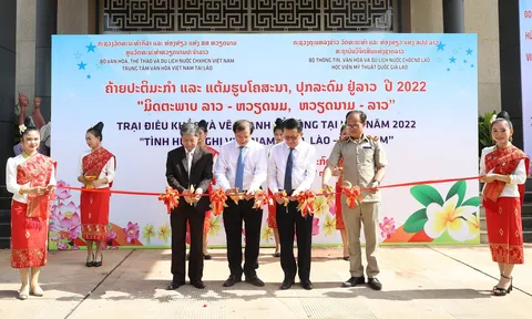 Khai mạc Trại điêu khắc và vẽ tranh cổ động tại Lào