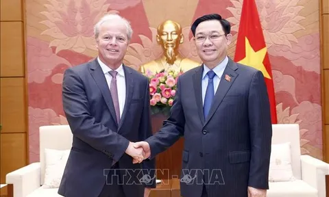 Chủ tịch Quốc hội đề nghị WB ưu tiên hỗ trợ Việt Nam xây dựng 'hạ tầng mềm'