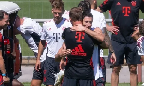 Huấn luyện viên Bayern Munich nghi ngờ về công tác chuyển nhượng của Barcelona