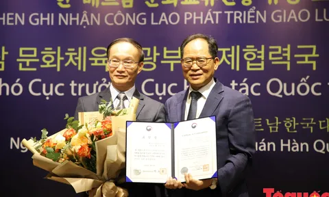 Bộ Văn hoá, Thể thao và Du lịch Hàn Quốc tặng bằng khen cho Phó Cục trưởng Cục Hợp tác quốc tế Lê Ngọc Định