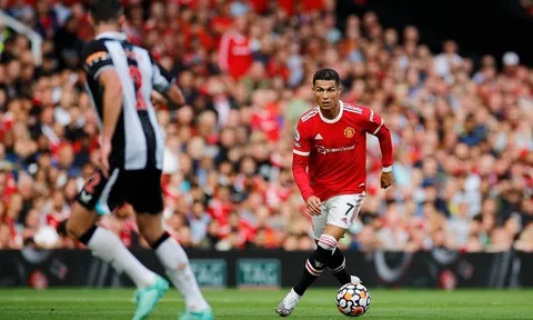 Raphael Varane muốn C.Ronaldo tiếp tục ở lại Man United