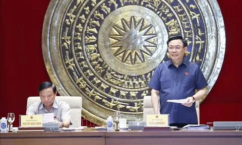 Chủ tịch Quốc hội làm việc với Viện Nghiên cứu lập pháp