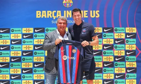 Chủ tịch Barcelona đáp trả những chỉ trích từ Bayern Munich