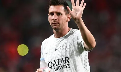 Paris Saint-Germain và Barcelona cạnh tranh quyết liệt để thuyết phục Lionel Messi