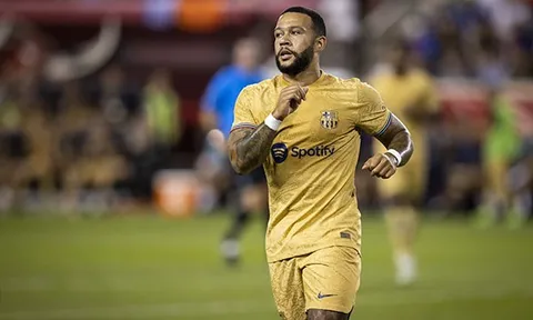 Barcelona có thể mất trắng tiền đạo Memphis Depay