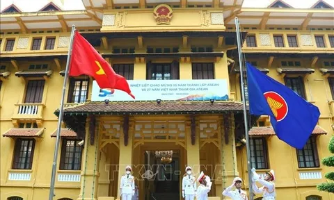 Trang trọng Lễ thượng cờ kỷ niệm 55 năm thành lập ASEAN