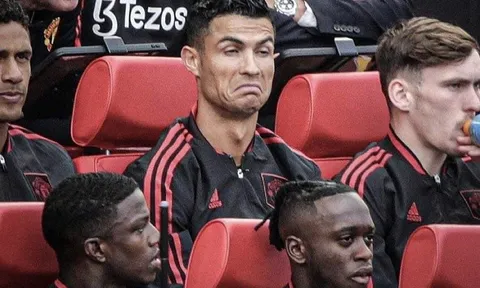 Cristiano Ronaldo bị cổ động viên Man United la ó