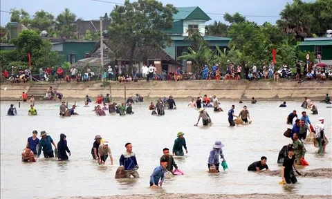 Khôi phục lễ hội bắt cá truyền thống tại các vùng quê Hà Tĩnh