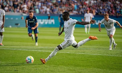Mane lập cú đúp trong chiến thắng hủy diệt của Bayern Munich
