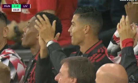 Huấn luyện viên Ten Hag nói gì về quyết định để C.Ronaldo dự bị trong trận thắng Liverpool