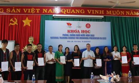 Đắk Lắk bế mạc khoá học Bơi cứu đuối năm 2022