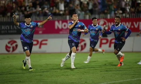 Topenland Bình Định - Becamex Bình Dương > 4-1: Một mình Tiến Linh vẫn chưa đủ