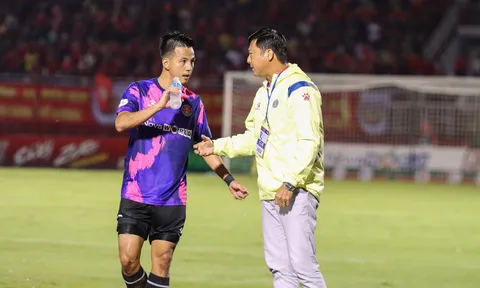 V.League 2022: Một thuyền hai lái