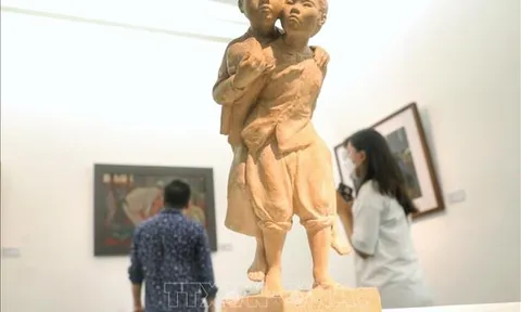 Khai mạc Triển lãm mỹ thuật 'Truyền thống hiếu học'