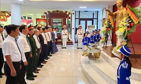 Triển lãm chuyên đề 'Từ Ngọ Môn đến Ba Đình lịch sử'
