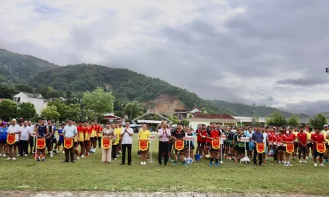Huyện Mường Tè tổ chức giải Bóng chuyền đoàn kết công - nông - binh, Bóng đá thanh niên, Bóng chuyền hơi