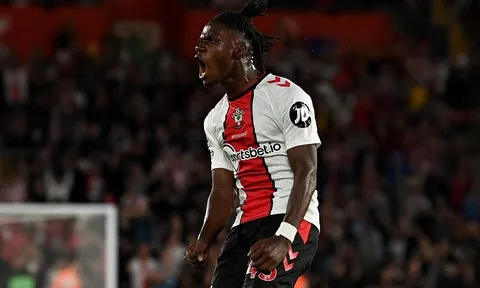 Southampton - Chelsea > 2-1: Một mình Sterling không thể “gánh” nổi