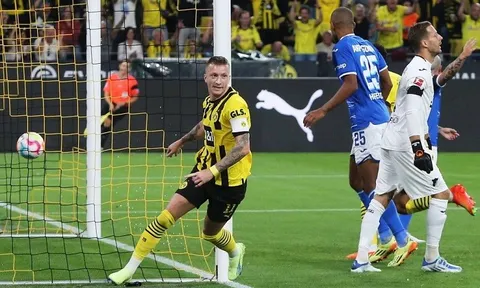 Giành trọn 3 điểm trên sân nhà, Dortmund vươn lên vị trí số 1 Bundesliga