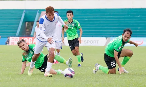 Bóng đá Việt Nam: Thùng rỗng kêu to