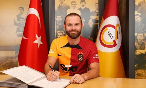 Tiền vệ Juan Mata thoát cảnh “thất nghiệp”