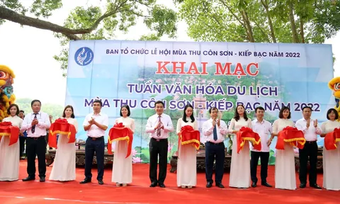 Khai mạc 'Tuần Văn hóa - Du lịch mùa thu Côn Sơn - Kiếp Bạc'
