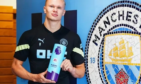 Huấn luyện viên Mikel Arteta và tiền đạo Erling Haaland được vinh danh