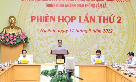 Thủ tướng: Đẩy nhanh tiến độ các công trình hạ tầng giao thông chiến lược