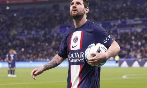 Lionel Messi vượt C.Ronaldo về thành tích ghi bàn