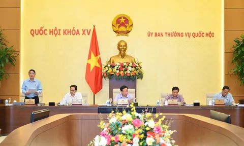 Thường vụ Quốc hội nhất trí đưa sách giáo khoa vào danh mục quản lý giá