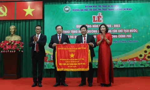 Lễ Khai giảng Trường Đại học Thể dục thể thao thành phố Hồ Chí Minh năm học 2022-2023: Khen thưởng nhiều cá nhân xuất sắc