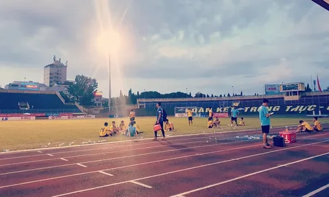 Bóng đá Việt Nam: Sân sau bất ổn, V.League liệu có yên?